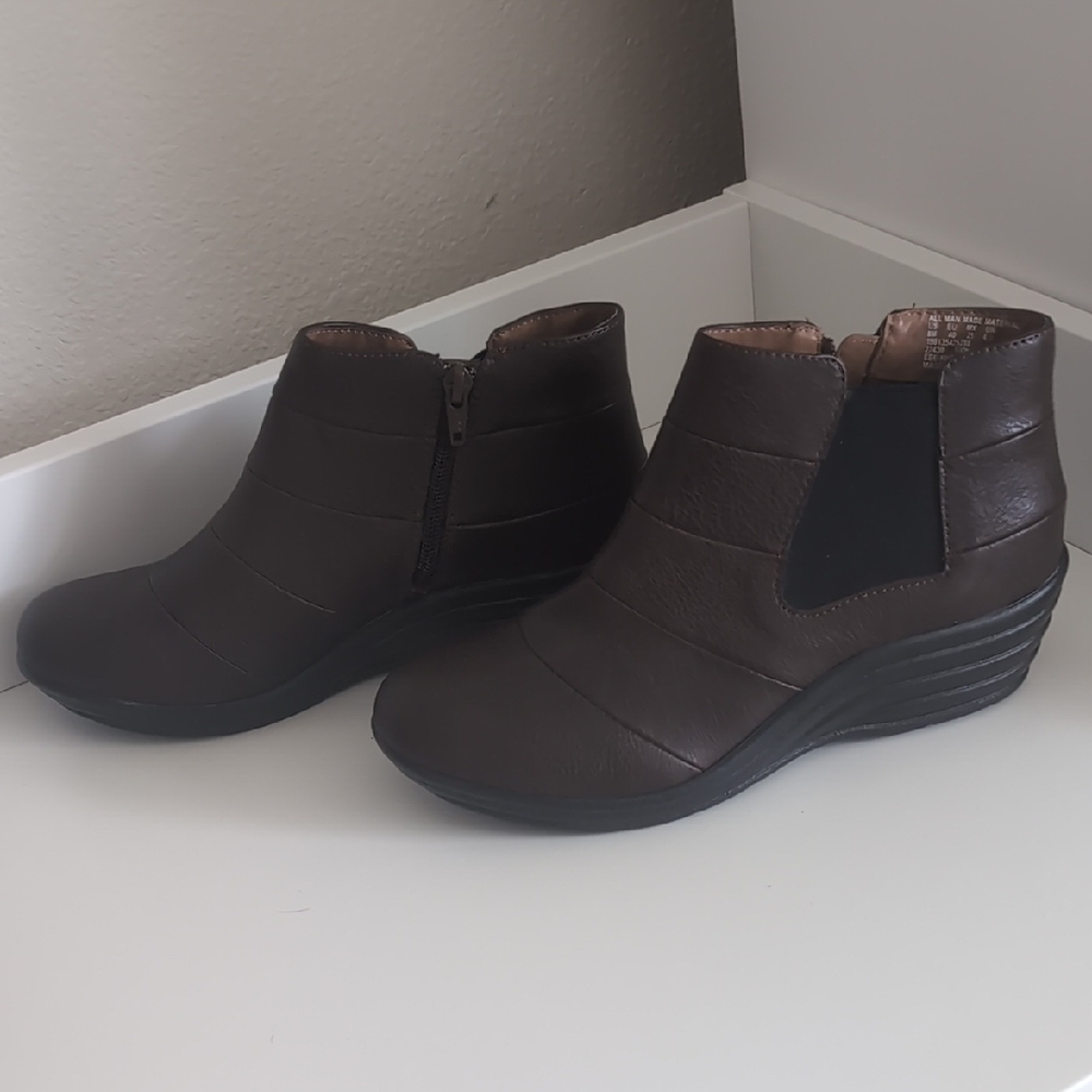 Elegant Dark Brown Ankle Booties Size 8